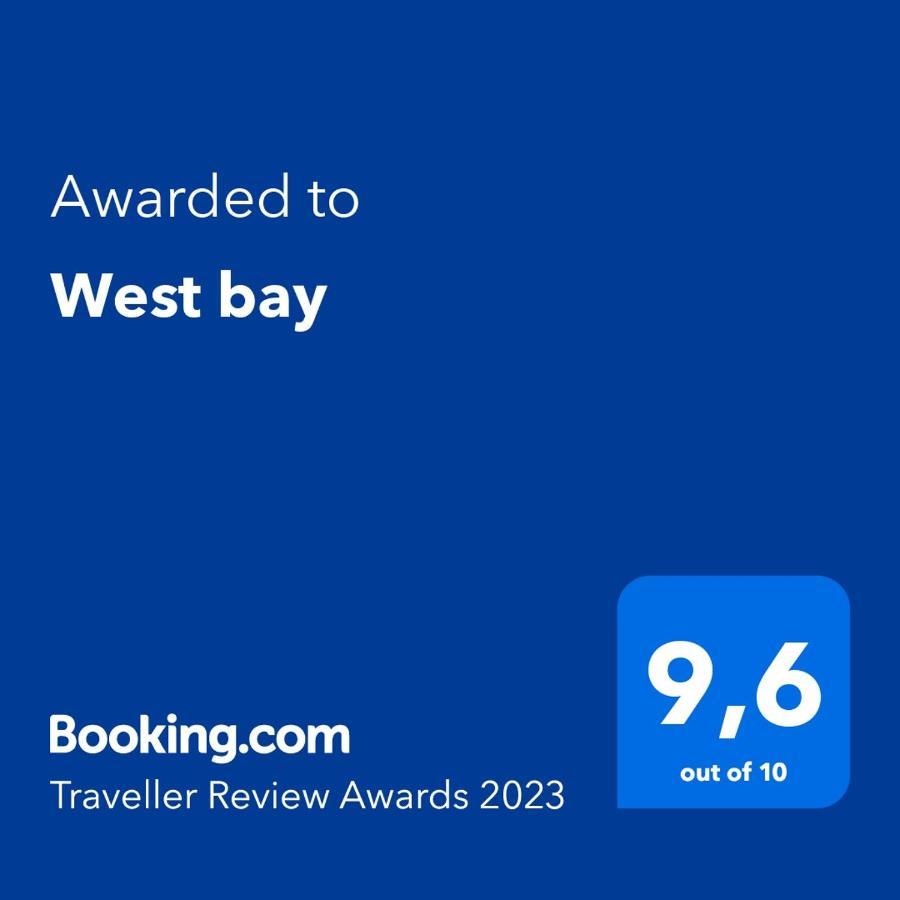 マントンWest Bayアパートメント エクステリア 写真